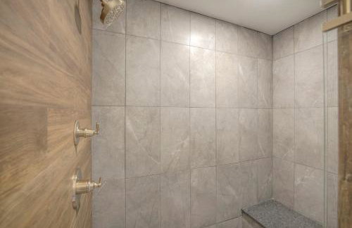 Sunflower Suite Modern Loft with Skyline Views - Foto 13