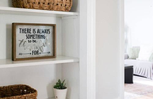 Large 4 Bedroom Home Close to Airport and IX Center - Foto 13