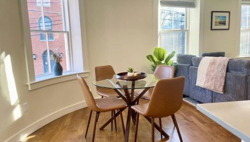 4 King Suites, Downtown, Outlets, Beach, Historic - Photo 3