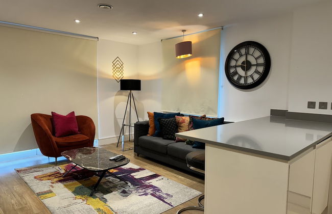 STUNNING 2 BED APARTMENT WITH PARKING - Foto 26