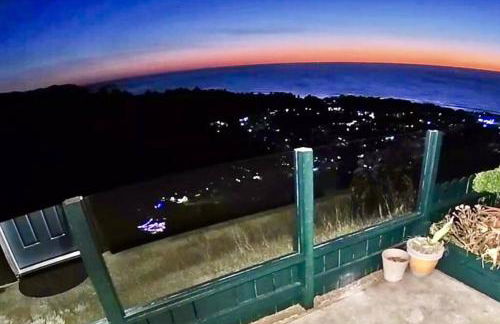 Mountain View 2BR Retreat with Private Deck - Foto 11