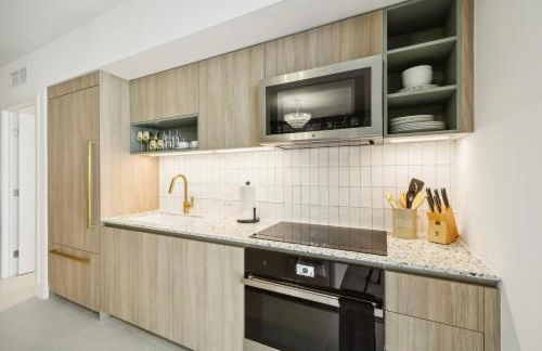 Stunning Lux 2 Bed 2 Bath with Panoramic View from Balcony - Foto 2