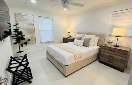 Remodeled Palm Haven Escape, Movie Room, Backyard - Foto 17