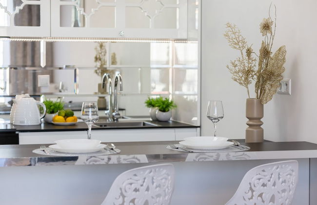 Elegant Apartment Warsaw by Renters - Photo 17