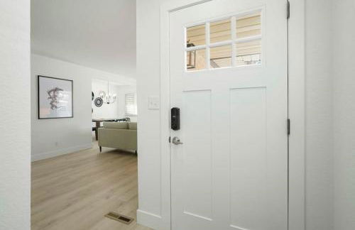 5-Bedrooms! Stylish and Modern Home, Pets Welcome! - Foto 26