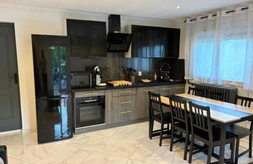 Proche Gare Paris-CDG Stade-de-France Astérix Expo - Foto 33