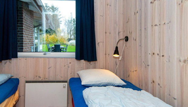 8 Person Holiday Home in Knebel - Foto 3, Habitación