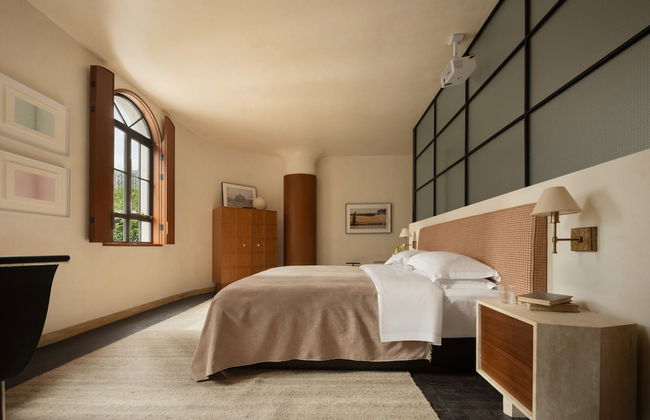 Golden Age Hotel - Photo 39