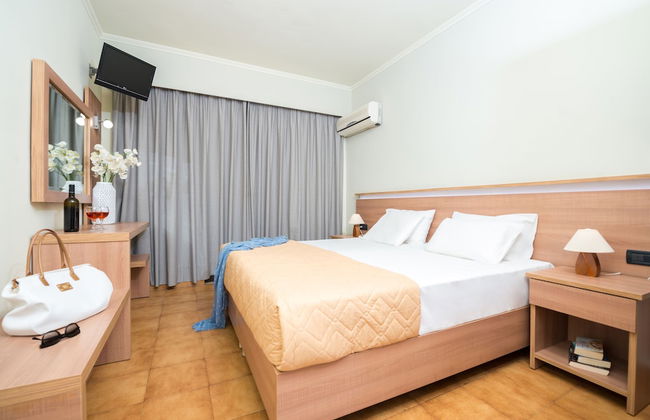 Ilios Hotel - Photo 5