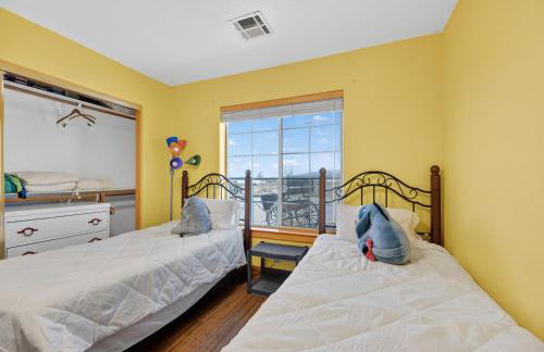 4BR Desert Oasis near Valley and Vegas - Foto 32