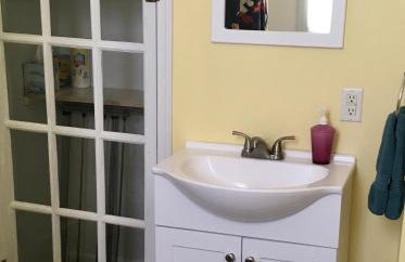 Historic Upstairs Apartment - Foto 18