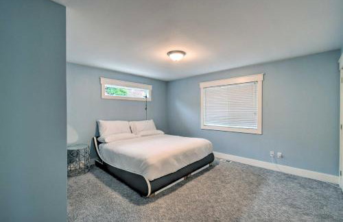 Scenic & Spacious Getaway on North Bay w/ Deck! - Foto 11