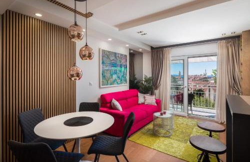 V Luxury Apartment - Photo 12
