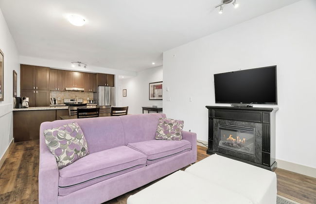 Elevated Escapes 2BR Suite Overlooking Lake - Foto 21