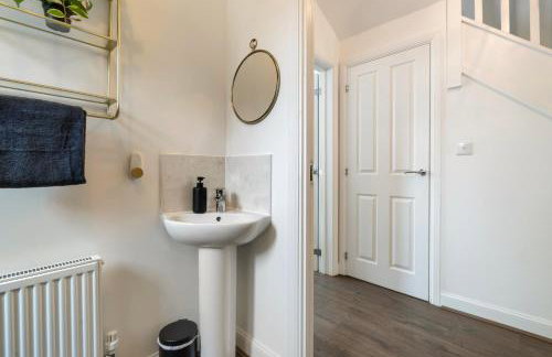 London 4-Bed in Coulsdon, 20 mins Gatwick, Parking - Foto 33