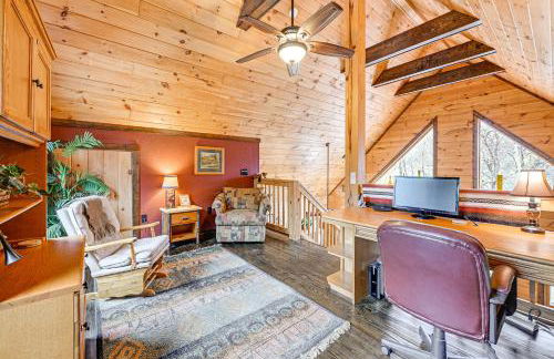 Cozy Couples Getaway with Hot Tub Fox Ridge Cabin - Foto 14