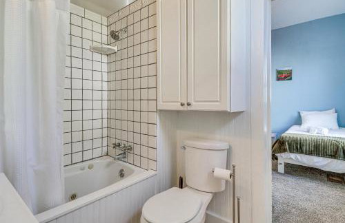 Deck and Home Office Walkable Albuquerque Home - Photo 20