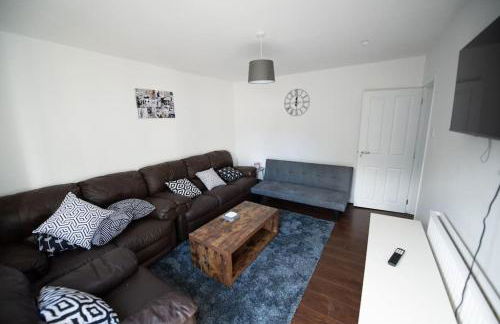 Spacious 3 Bed Home Manchester Airport Free Parking - Foto 1