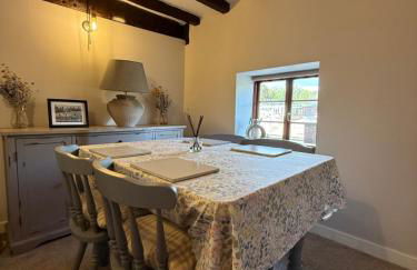 Bewdley River Cottage - Free private gated parking for 2 cars - River front location - Foto 8