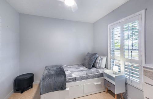 Family Retreat with Pool Fenced Yard AC - Foto 16