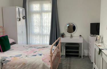 Entire Studio Apartment Private Entrance - Photo 1