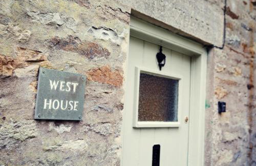 West House - Photo 2