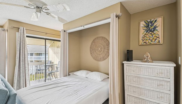 8226 is an upstairs pet friendly studio located in Sandpiper Cove by RedAwning - Foto 2, Quarto