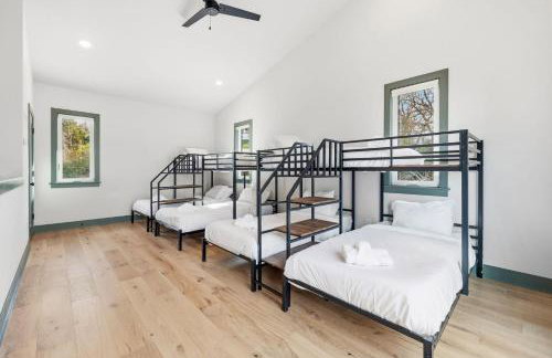 Lakeside Luxe-Lake Access-Hot Tub-Amazing Patio - Foto 28