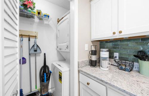 Newly Renovated Condo with Beach access steps away - Foto 18