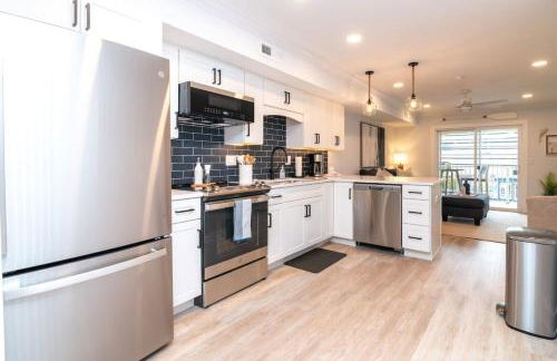 NEW 3BR-3BA Beach Block with Parking - Photo 10