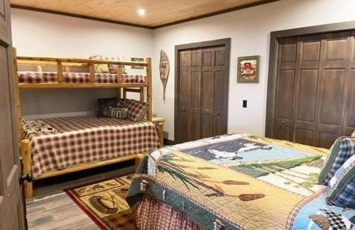 Downeast Sunset Luxury Lakehouse - Photo 9