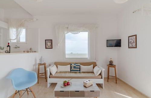 white house by the sea - Photo 17