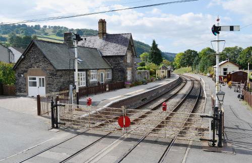 Porter's Lodge - Photo 8