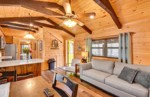 Waterfront Seneca Cabin about 4 Mi to Boat Launch! - Foto 4