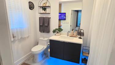 Golden Glow Style - Comfort & Central - Buckhead with Free Parking - Foto 4