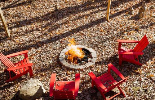 Cozy Cabin w Lake, Hot Tub, Huge Deck & Fire Pit - Foto 7