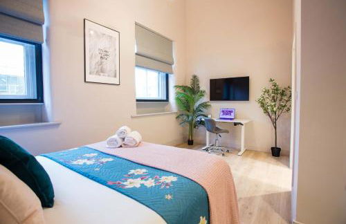 Spacious 3-Bed Retreat - Modern & Super Central - Foto 1