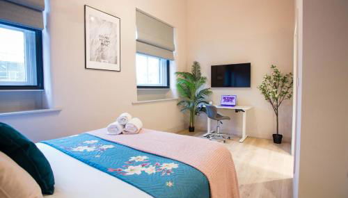 Spacious 3-Bed Retreat - Modern & Super Central - Foto 1