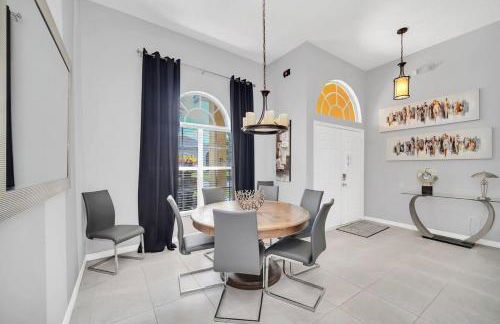 New 5 bedroom Disney Sanctuary - Photo 14