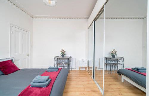 Modern 2Bed North London Flat by D3 Short Stay, Sleeps 6, Private Yard - Foto 14