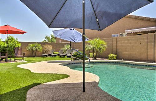 5 Mi to Surprise Stadium! Snowbird Escape with Pool - Foto 12