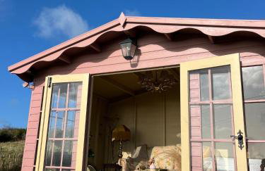 The Pink Cottage upstairs suite & Garden Summer Room - Foto 65