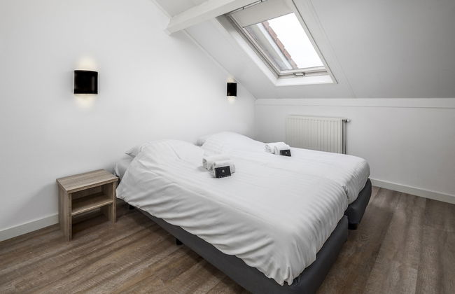 Restyled Bungalow With 2 Bathrooms, Near the Beach - Photo 3