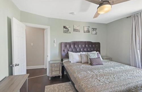 Dazzling Bungalow within 2 Blocks of Beach - Foto 30