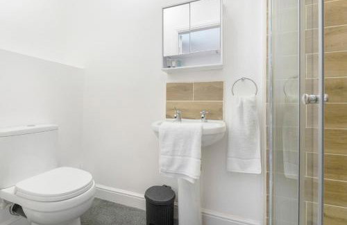 NEW! Stylish 5-Bed Apartment in Stockton-on-tees by Stay With Us, Perfect for Contractors & Large Groups, FREE Parking! - Foto 66