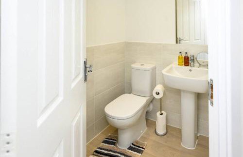 Cosy 5 Bedroom House With Parking - Foto 26