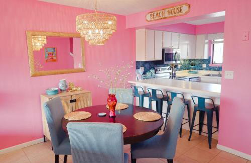 Pink Dream House - 2BR, Pools, Patios, & Walk to Ocean in Panama City Beach - Foto 33