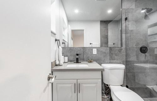 New Apt 2 Bed 2 Bath with Amazing PATIO - Foto 19