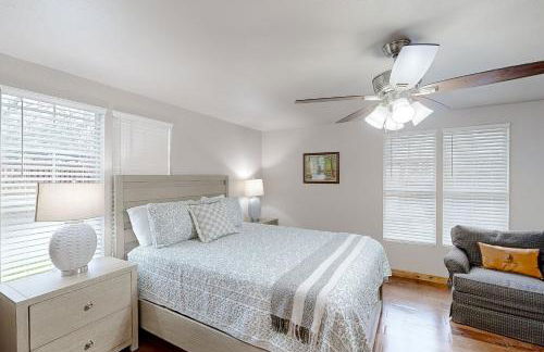 Walk to Medina River Cowboy Cottage with BBQ Pit - Foto 12