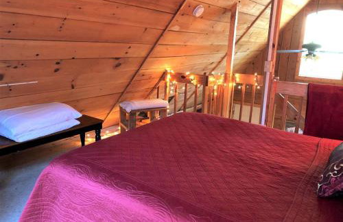 Romantic Log Cabin with Hot Tub near Cherokee National Forest, Tennessee - Foto 32
